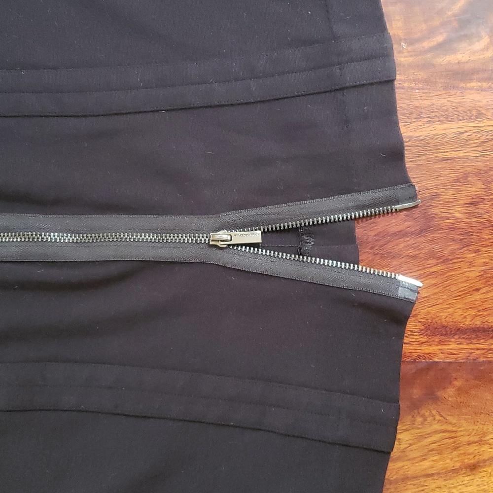 BCBGMAXAZRIA Black Structured Pencil Skirt Exposed Back Zipper Minimalist SMALL - Picture 11 of 14